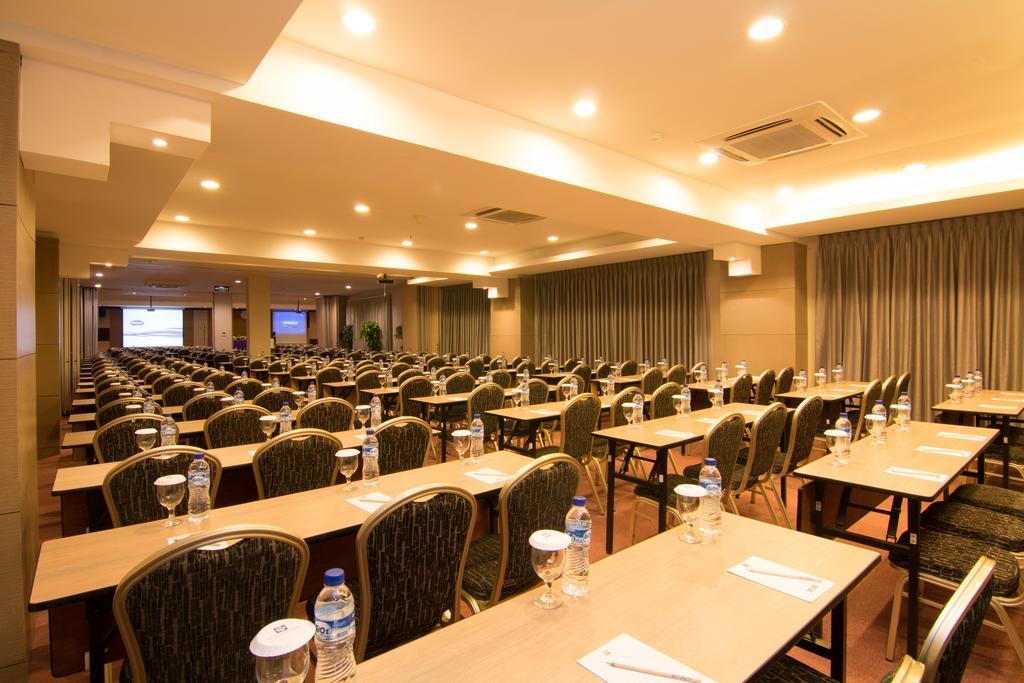 Kuta Central Park Hotel Экстерьер фото